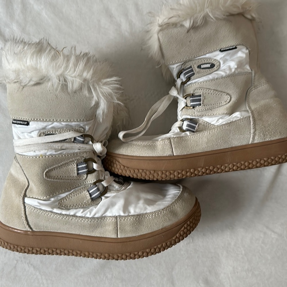 Khombu white winter boots with faux fur size 7.5M
